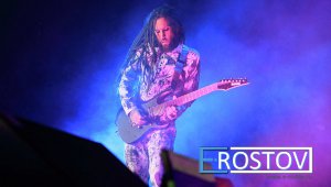 Гитарист группы Korn экстренно госпитализирован в Красноярске